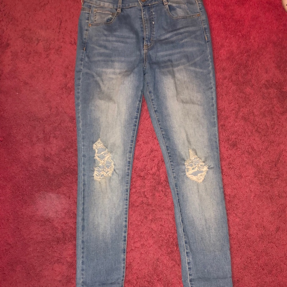 Light wash skinny jeans